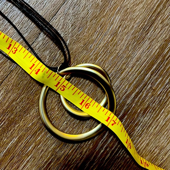 Beautiful Vintage black rope with three strings with a stunning Gold pendant - Picture 6 of 11